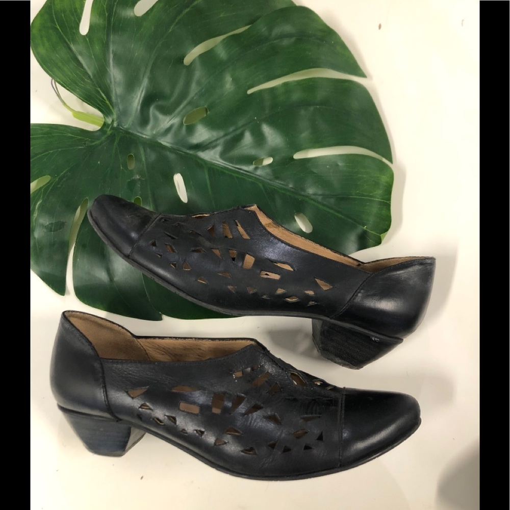 FIDJI women’s size 39 black leather heels 8 - 8.5